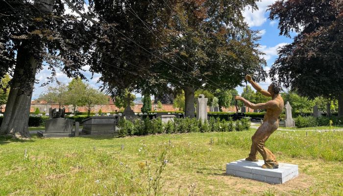 De Vliegeraar krijgt symbolische plek op Stadsbegraafplaats